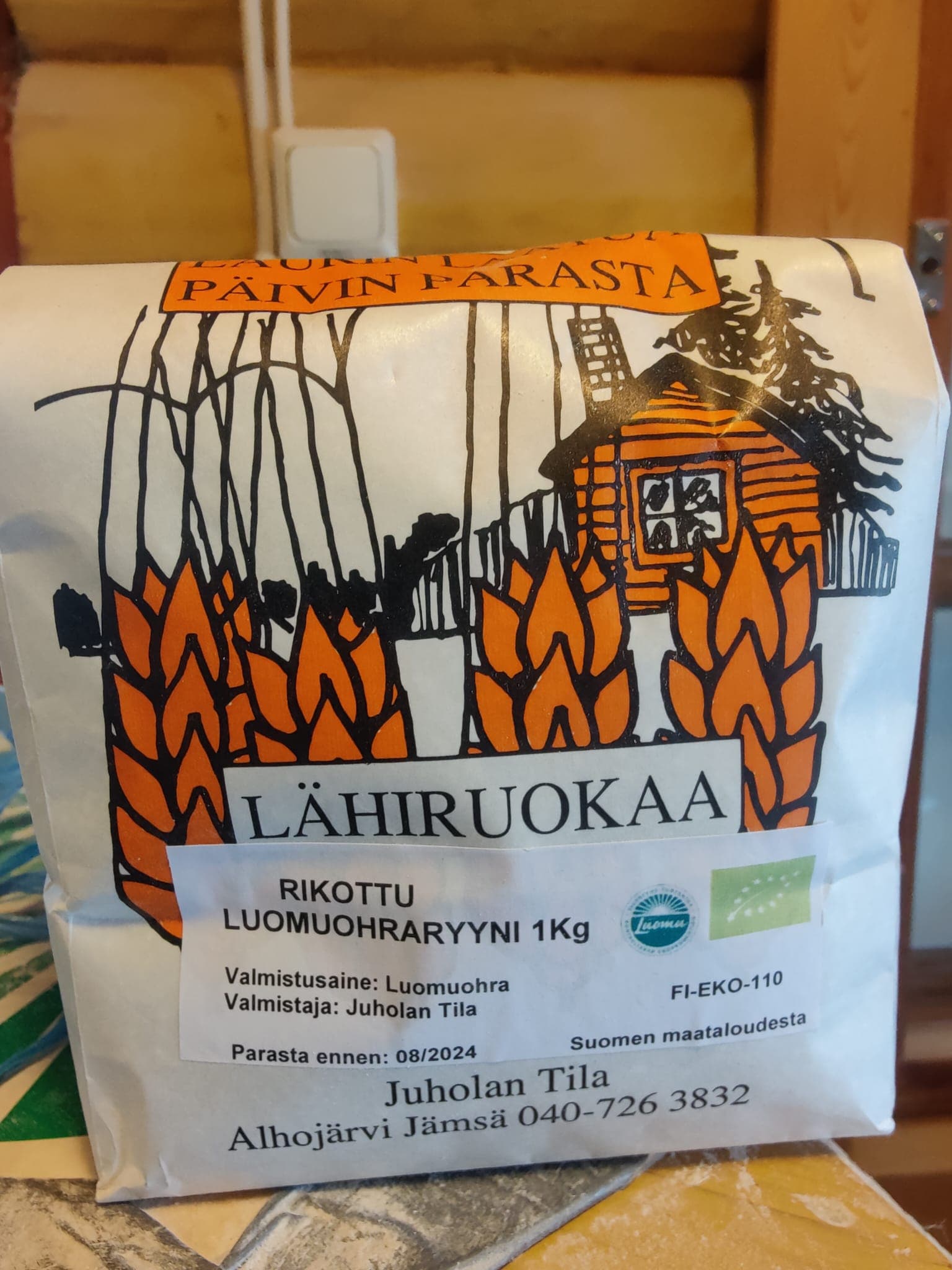Juholan tilan rikottu luomuohraryyni pakkauksessa